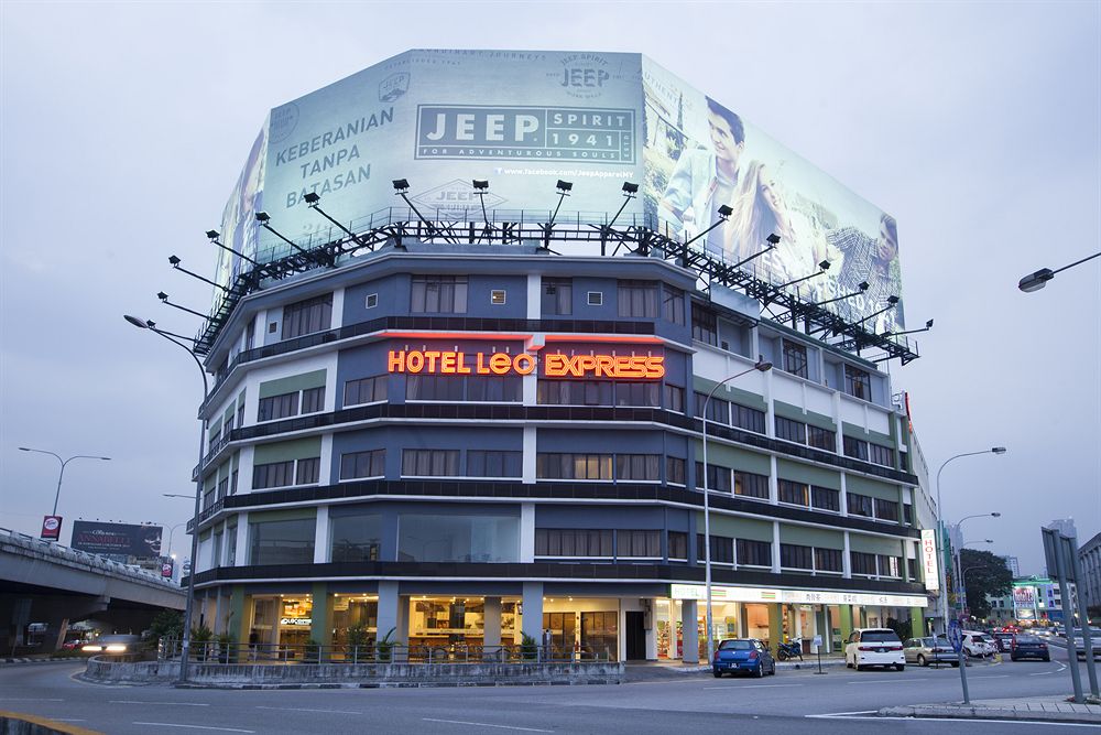 LEO Express Hotel image 1